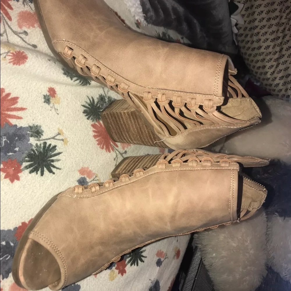 Heels - Picture 2 of 3